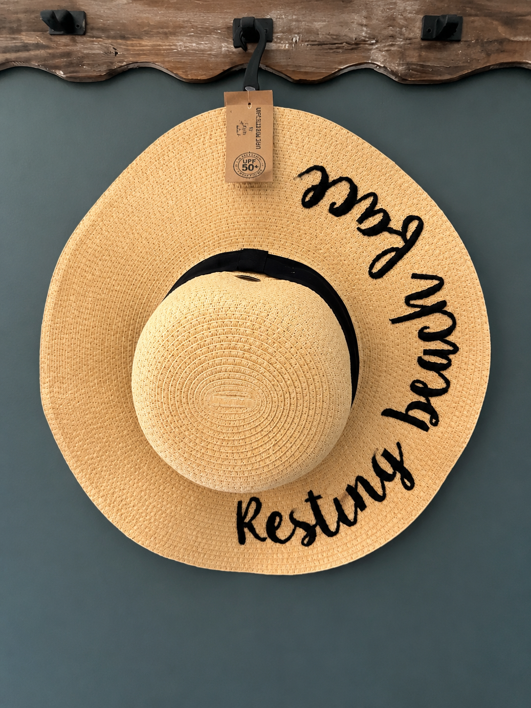 Resting Beach Face Hat